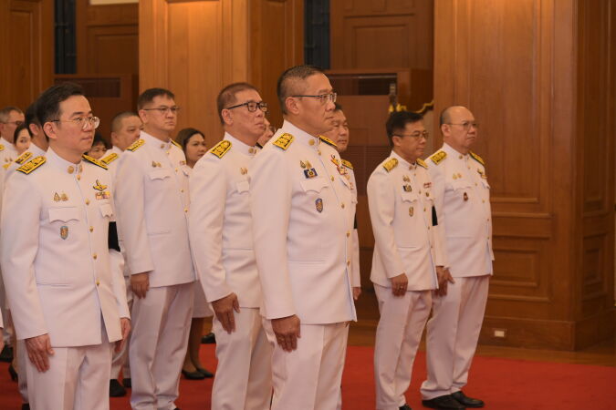 อธิบดีกรมทางหลวงเข้าร่วมพิธีถวายสักการะเบื้องหน้าพระรูปและลงนามถวายความอาลัยในสมุดหลวง สมเด็จพระเจ้าลูกเธอ เจ้าฟ้าพัชรกิติยาภ